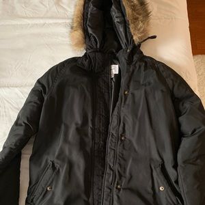 Hooded puffy jacket